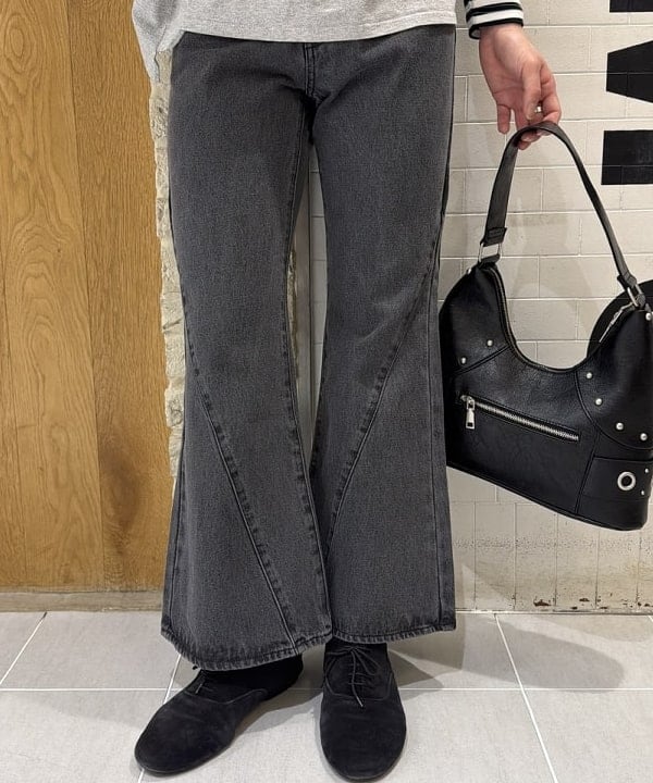 マツミヤさんの「BEAMS WOMEN｜スタッズ ベルト バッグ」を使ったコーディネート