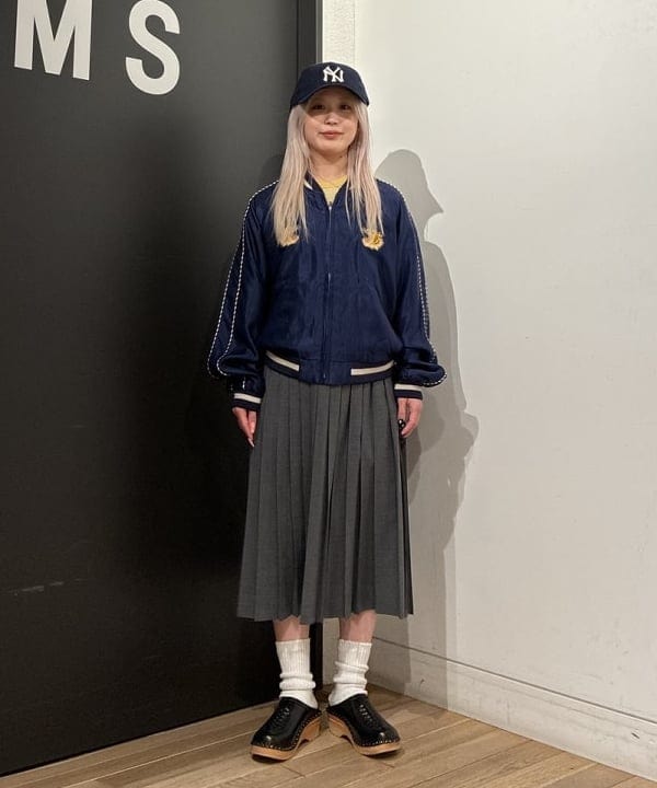 ando naoさんの「BEAMS WOMEN｜【別注】テーラー東洋 / 50th 50％ スカジャン」を使ったコーディネート