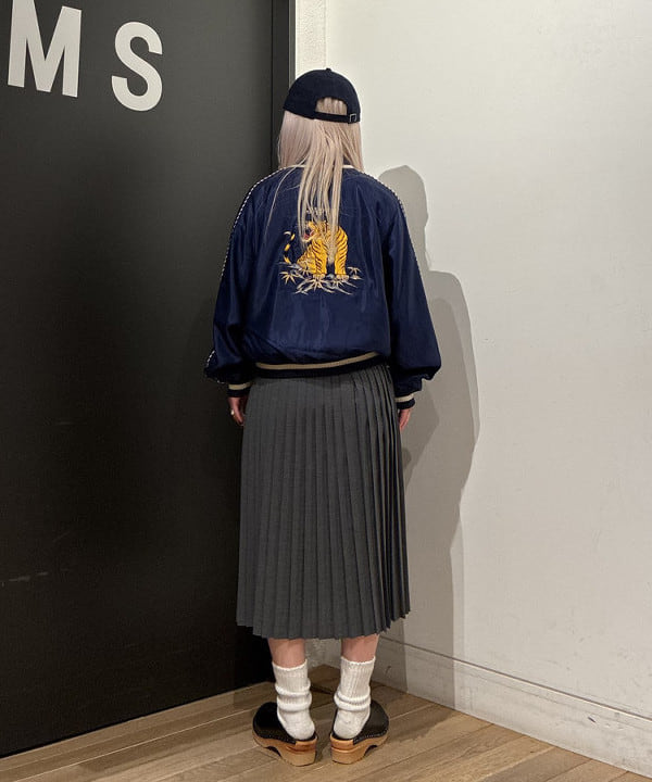 ando naoさんの「BEAMS WOMEN｜【別注】テーラー東洋 / 50th 50％ スカジャン」を使ったコーディネート