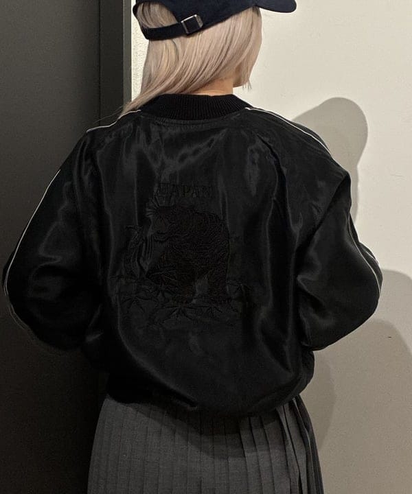 ando naoさんの「BEAMS WOMEN｜【別注】テーラー東洋 / 50th 50％ スカジャン」を使ったコーディネート