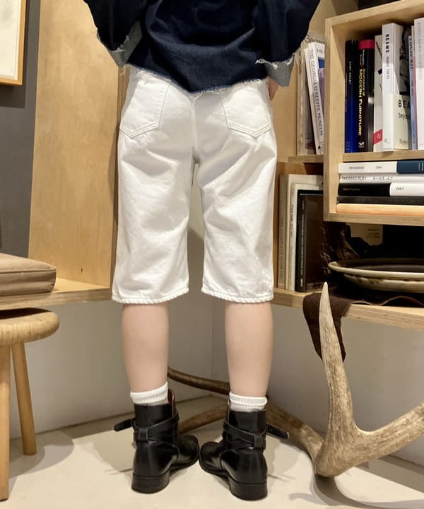 小原 もこさんの「BEAMS WOMEN｜シルバー 太フープ ピアス」を使ったコーディネート