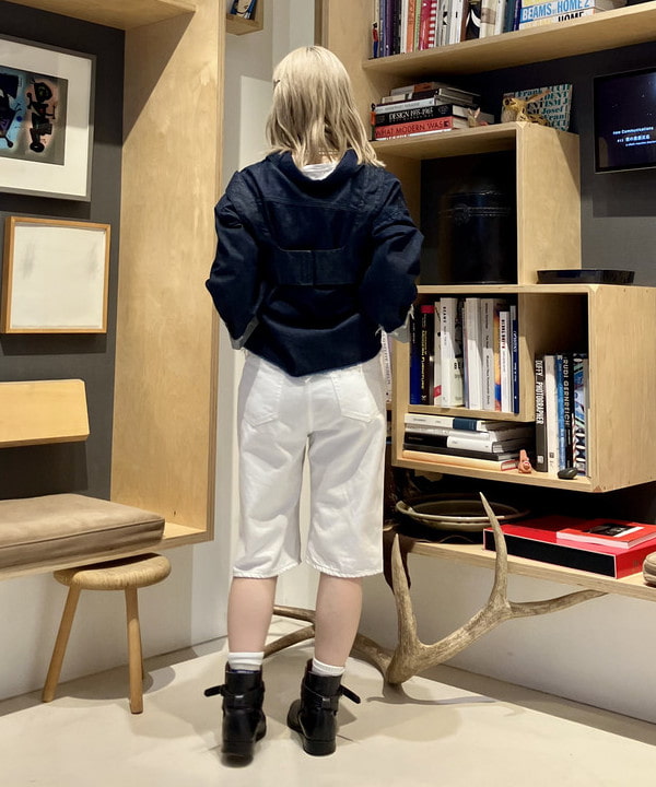 小原 もこさんの「BEAMS WOMEN｜シルバー 太フープ ピアス」を使ったコーディネート