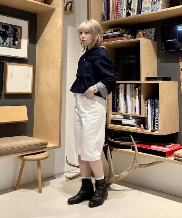 小原 もこさんの「BEAMS WOMEN｜シルバー 太フープ ピアス」を使ったコーディネート