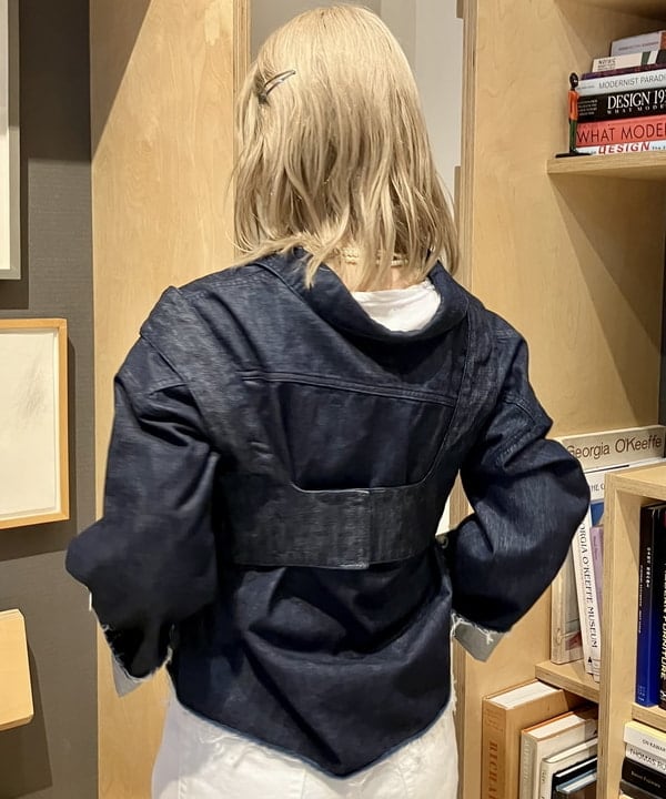 小原 もこさんの「BEAMS WOMEN｜シルバー 太フープ ピアス」を使ったコーディネート