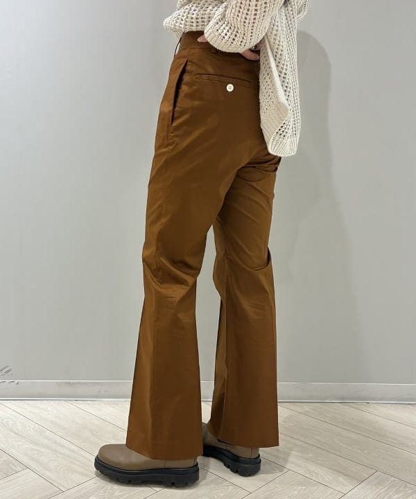 OSUMIさんの「BEAMS WOMEN｜AK+1 / コットン ストレッチ パンツ」を使ったコーディネート