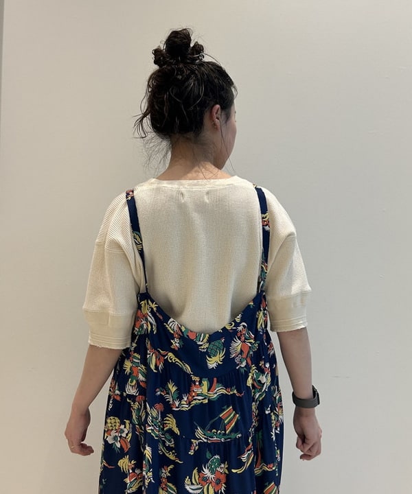 清水 彩乃さんの「BEAMS WOMEN｜ダメージ サーマル Tシャツ」を使ったコーディネート