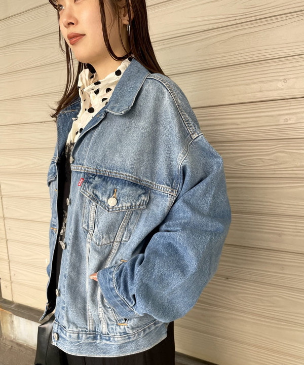 カタヤマ アヤさんの「BEAMS WOMEN｜LEVI&rsquo;S(R) / 90S トラッカージャケット」を使ったコーディネート