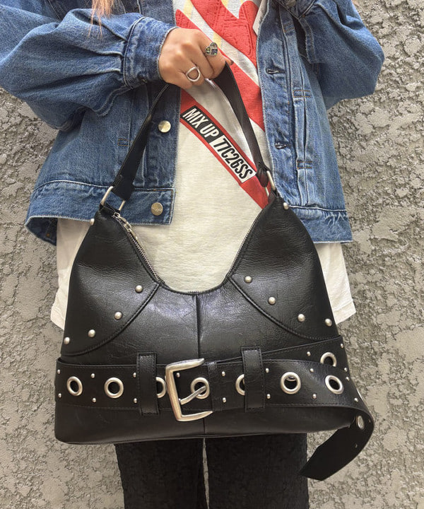 マツモト アカネさんの「BEAMS WOMEN｜レース シアー フレア パンツ」を使ったコーディネート