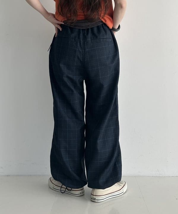 清水 彩乃さんの「BEAMS WOMEN｜【別注】Gramicci / チェック イージーパンツ」を使ったコーディネート