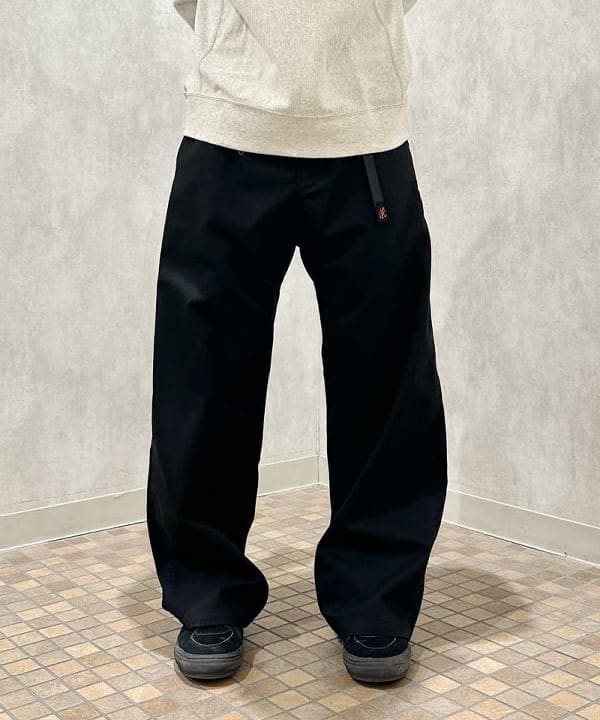 吉田 洸輝さんの「BEAMS WOMEN｜【別注】Gramicci / ワイド ツイルパンツ」を使ったコーディネート