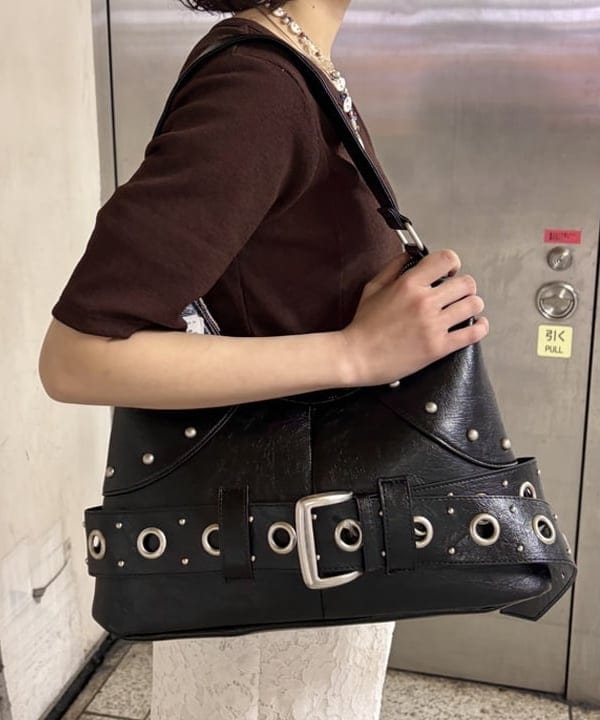 amaさんの「BEAMS WOMEN｜スタッズ ベルト バッグ」を使ったコーディネート