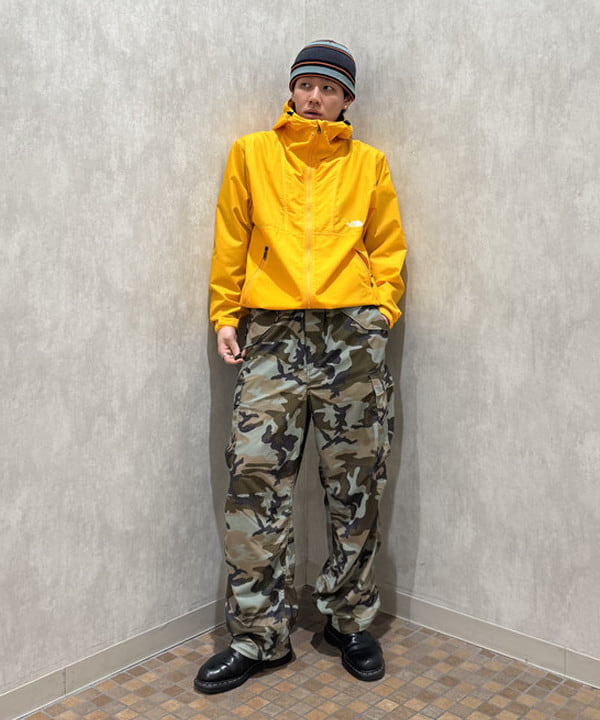 配島 孝明さんの「BEAMS WOMEN｜M65 メッシュ カーゴパンツ」を使ったコーディネート