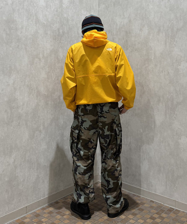 配島 孝明さんの「BEAMS WOMEN｜M65 メッシュ カーゴパンツ」を使ったコーディネート