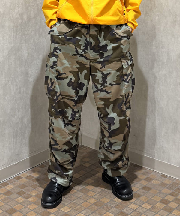 配島 孝明さんの「BEAMS WOMEN｜M65 メッシュ カーゴパンツ」を使ったコーディネート