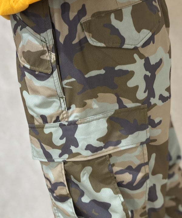 配島 孝明さんの「BEAMS WOMEN｜M65 メッシュ カーゴパンツ」を使ったコーディネート