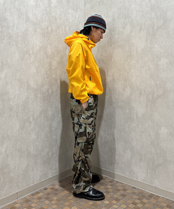 配島 孝明さんの「BEAMS WOMEN｜M65 メッシュ カーゴパンツ」を使ったコーディネート