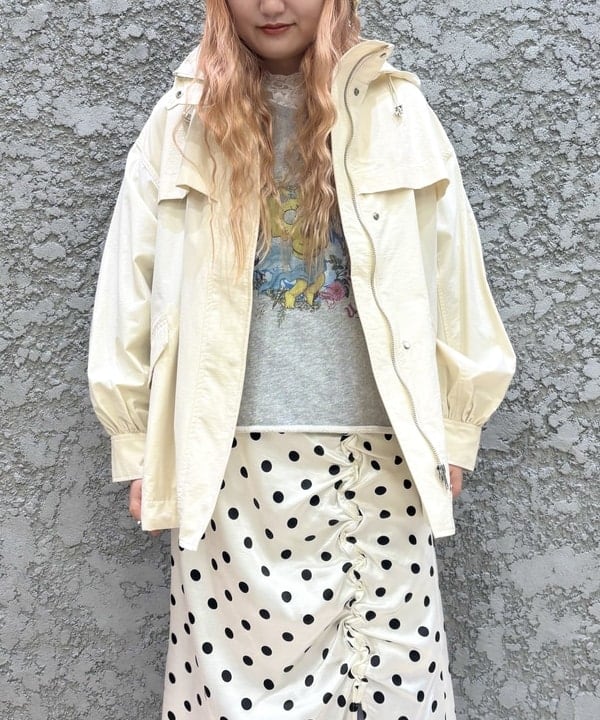 マツモト アカネさんの「BEAMS WOMEN｜ドット サテン フリル スカート」を使ったコーディネート