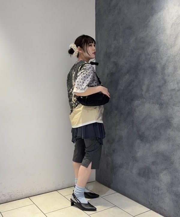 星野 真依さんの「BEAMS WOMEN｜CONTROL FREAK / DOWNY ショルダーバッグ」を使ったコーディネート