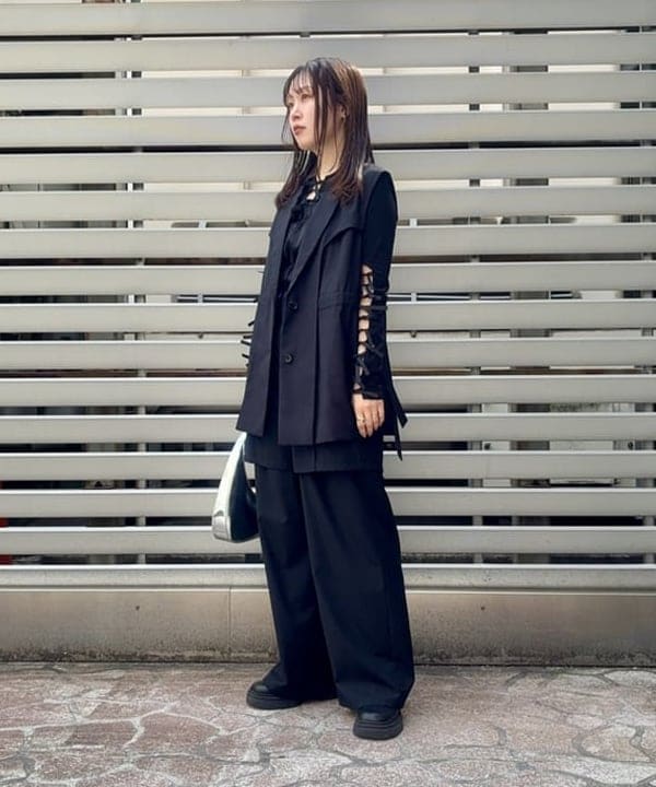 カタヤマ アヤさんの「BEAMS WOMEN｜ハーフ レイヤード パンツ」を使ったコーディネート