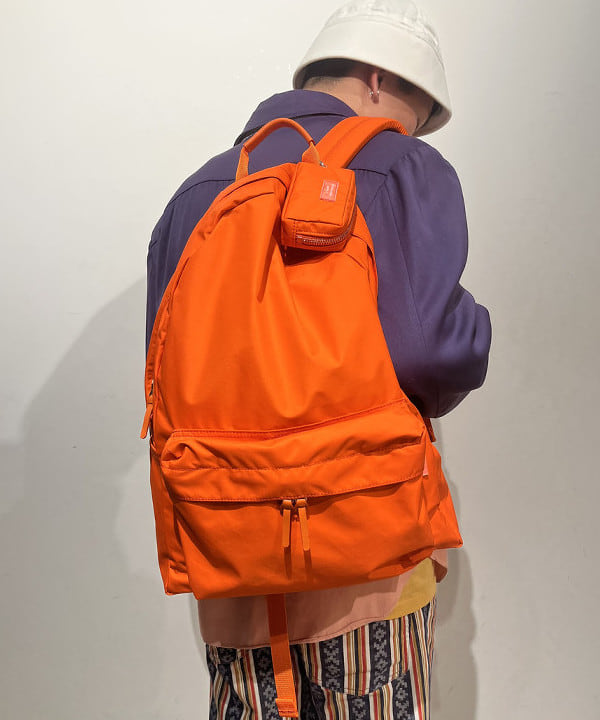 BANさんの「BEAMS WOMEN｜【別注】STANDARD SUPPLY / スクエアチャームポーチ "BEAMS ORANGE"」を使ったコーディネート