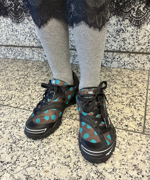 加歩さんの「BEAMS WOMEN｜サテン レースキリカエ タイト スカート」を使ったコーディネート