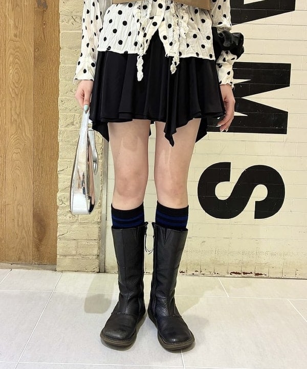 江口 息吹さんの「BEAMS WOMEN｜ドット クリンクル フリル シャツ」を使ったコーディネート