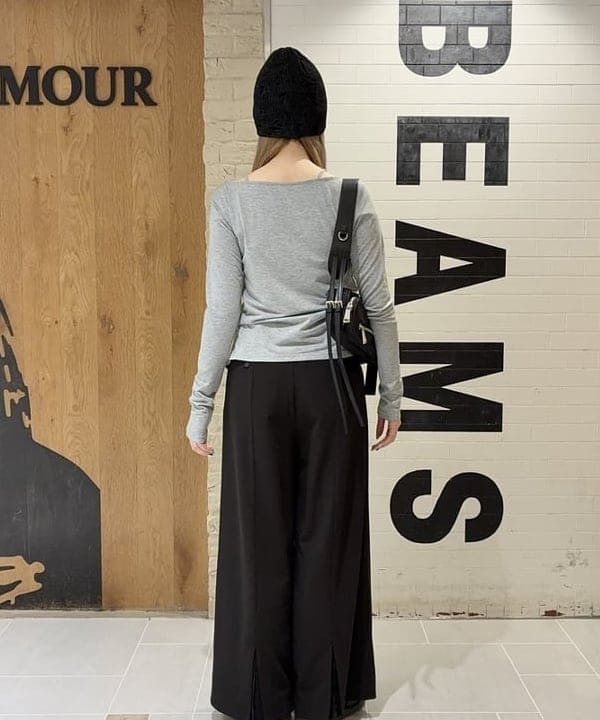 江口 息吹さんの「BEAMS WOMEN｜ワイド ショルダー バッグ」を使ったコーディネート