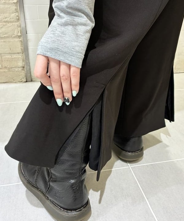 江口 息吹さんの「BEAMS WOMEN｜ワイド ショルダー バッグ」を使ったコーディネート