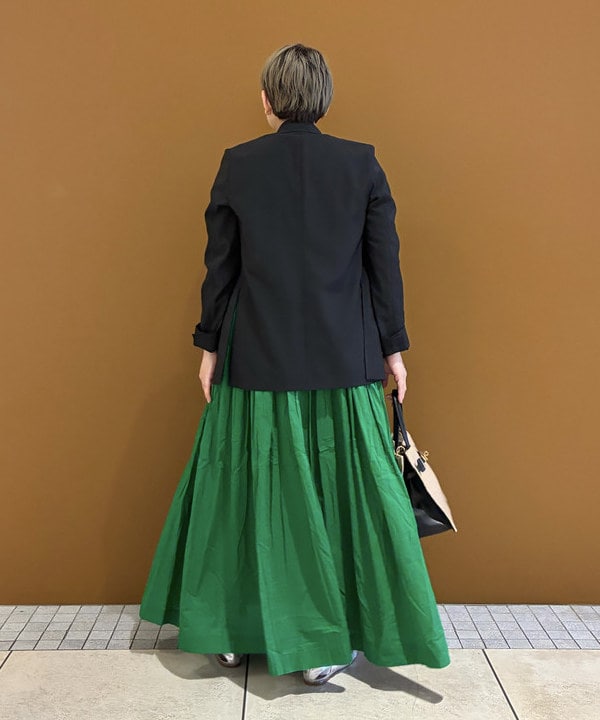 塚越 有紀さんの「BEAMS WOMEN｜VIOLAd&rsquo;ORO / ラフィア調 クロア バッグ」を使ったコーディネート