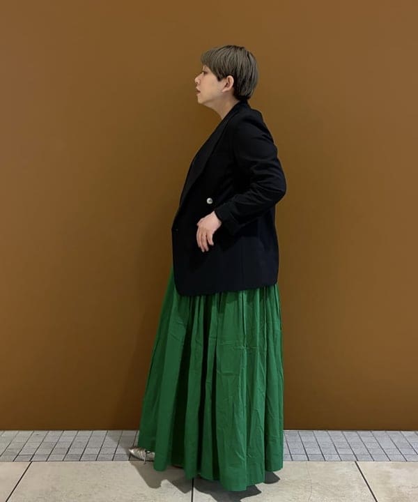 塚越 有紀さんの「BEAMS WOMEN｜VIOLAd&rsquo;ORO / ラフィア調 クロア バッグ」を使ったコーディネート