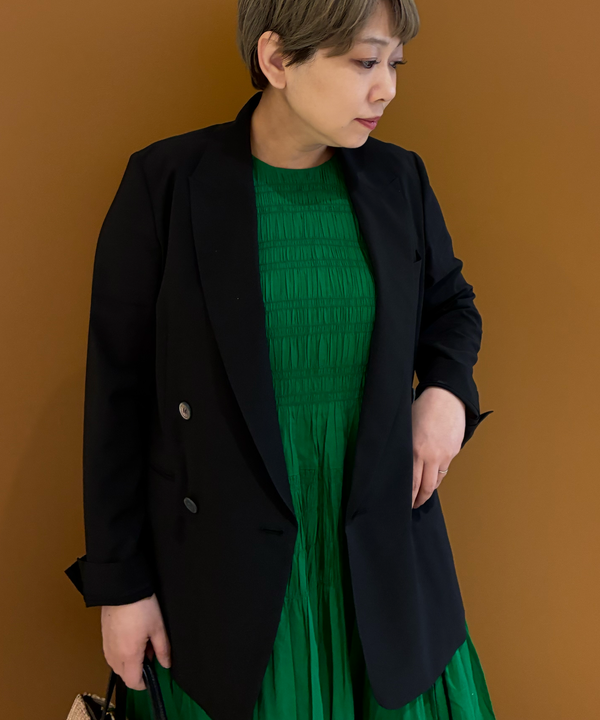 塚越 有紀さんの「BEAMS WOMEN｜VIOLAd&rsquo;ORO / ラフィア調 クロア バッグ」を使ったコーディネート