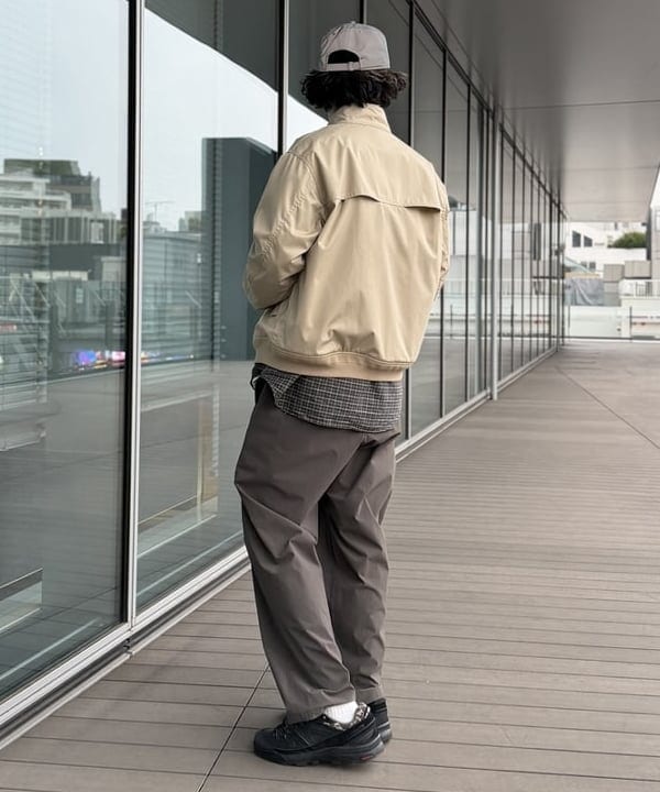 BAKU(東江 漠)さんの「BEAMS WOMEN｜【別注】Gramicci / 4WAYストレッチ ナイロン スラックス」を使ったコーディネート