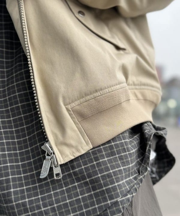 BAKU(東江 漠)さんの「BEAMS WOMEN｜【別注】Gramicci / 4WAYストレッチ ナイロン スラックス」を使ったコーディネート