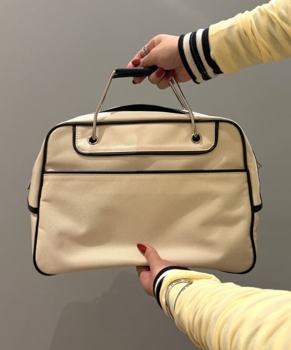 松本 佳菜子さんの「BEAMS WOMEN｜ハート ポーチ」を使ったコーディネート