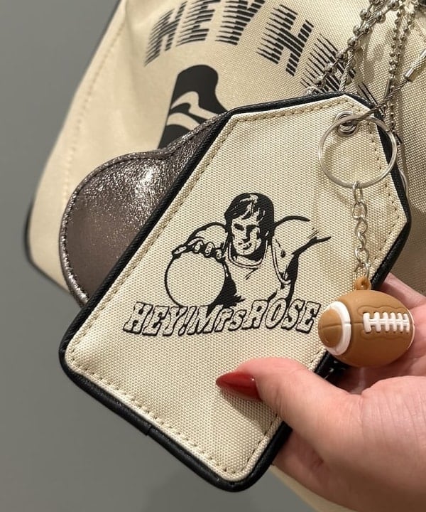 松本 佳菜子さんの「BEAMS WOMEN｜ハート ポーチ」を使ったコーディネート