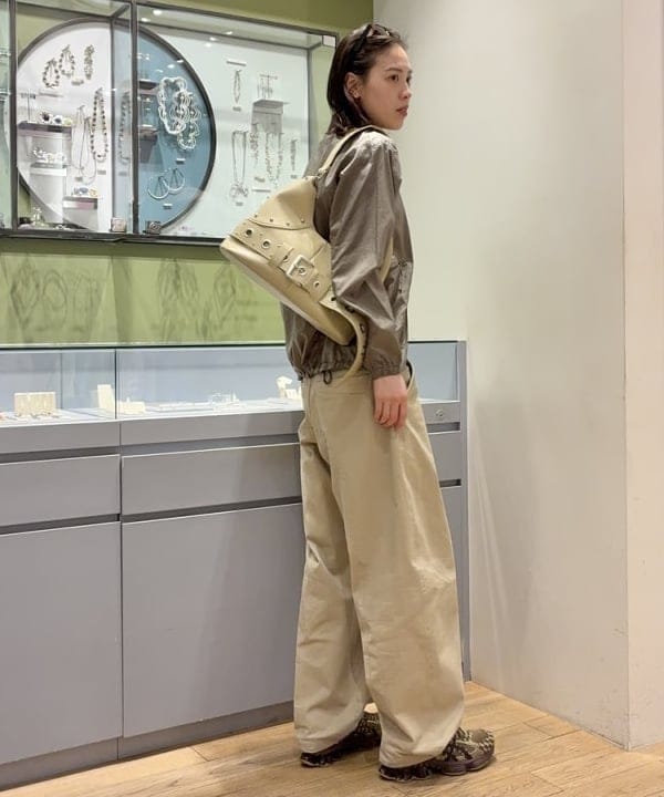 神坂 莉子さんの「BEAMS WOMEN｜スタッズ ベルト バッグ」を使ったコーディネート