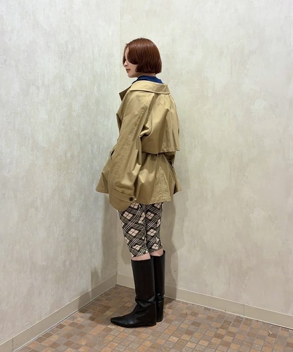水野 萌香さんの「BEAMS WOMEN｜オーバーサイズ ハーフ トレンチ コート」を使ったコーディネート