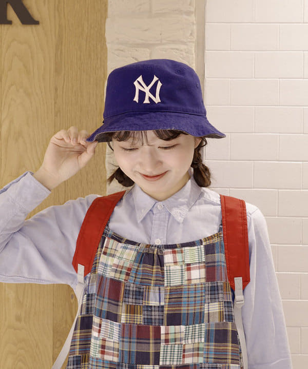 Joさんの「BEAMS WOMEN｜【別注】NEW ERA / MLB リバーシブル バケットハット」を使ったコーディネート