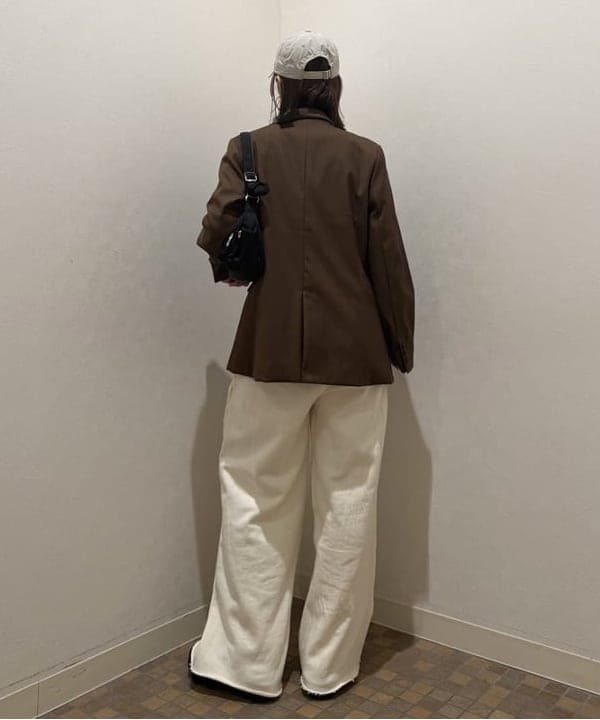 松本 佳菜子さんの「BEAMS WOMEN｜4ボタン ダブル テーラード ジャケット」を使ったコーディネート