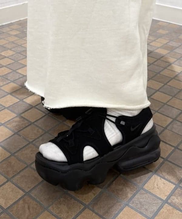 松本 佳菜子さんの「BEAMS WOMEN｜4ボタン ダブル テーラード ジャケット」を使ったコーディネート