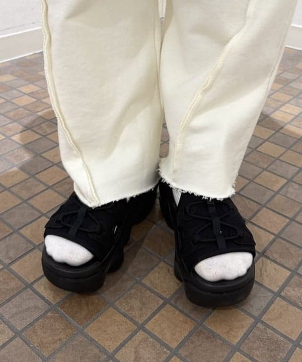 松本 佳菜子さんの「BEAMS WOMEN｜4ボタン ダブル テーラード ジャケット」を使ったコーディネート