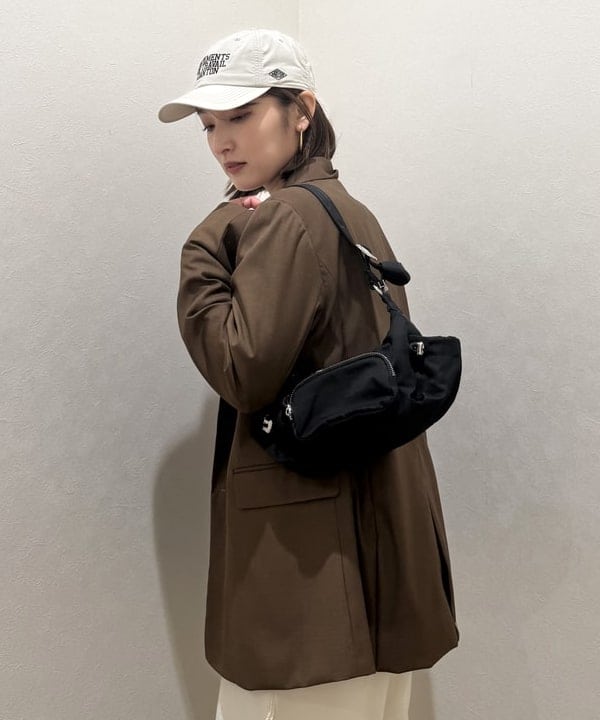 松本 佳菜子さんの「BEAMS WOMEN｜4ボタン ダブル テーラード ジャケット」を使ったコーディネート