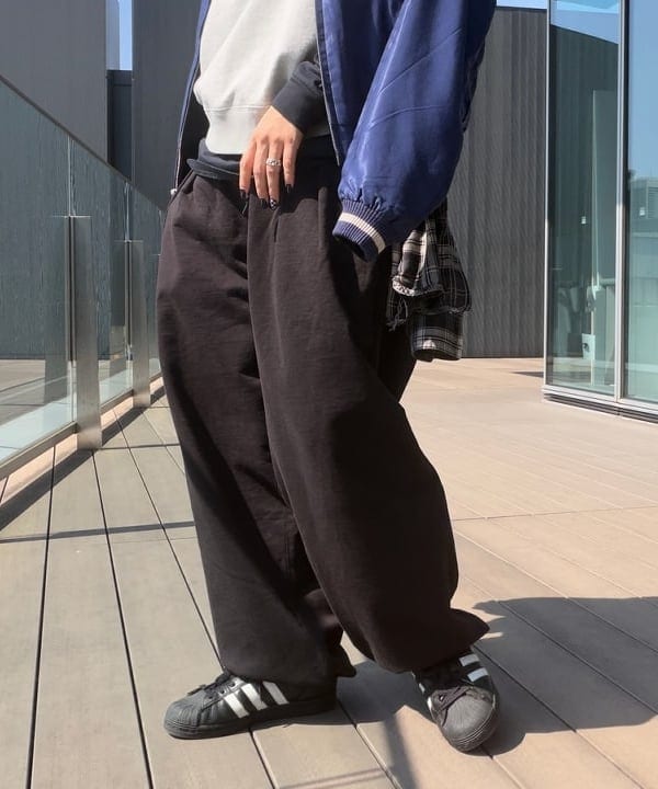 Heg.さんの「BEAMS WOMEN｜バルーンシルエット スウェットパンツ 【ワイドストレートフィット】」を使ったコーディネート