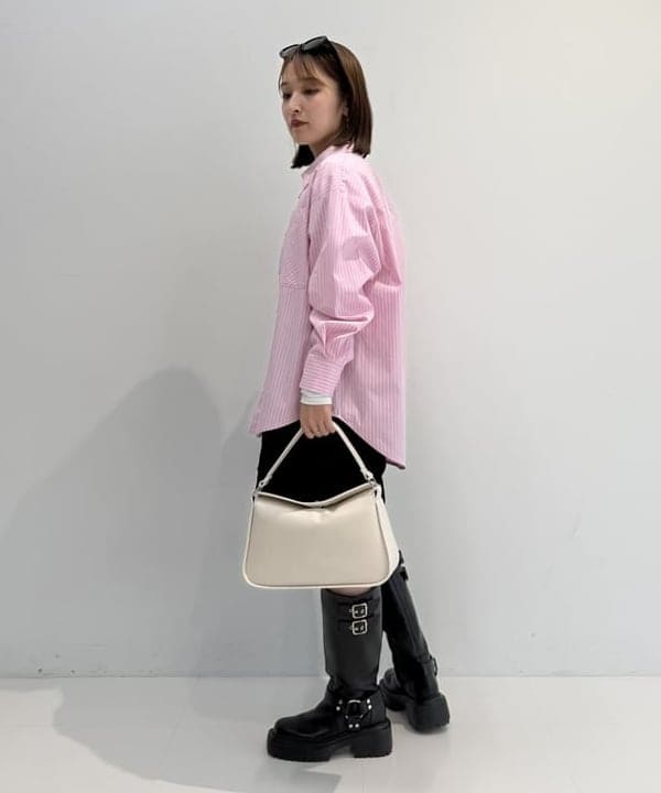 松本 佳菜子さんの「BEAMS WOMEN｜ストライプ ビッグ シャツ」を使ったコーディネート