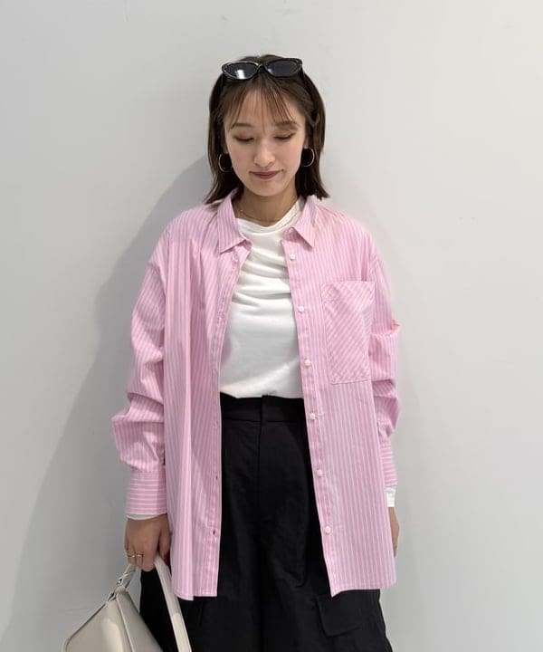 松本 佳菜子さんの「BEAMS WOMEN｜ストライプ ビッグ シャツ」を使ったコーディネート