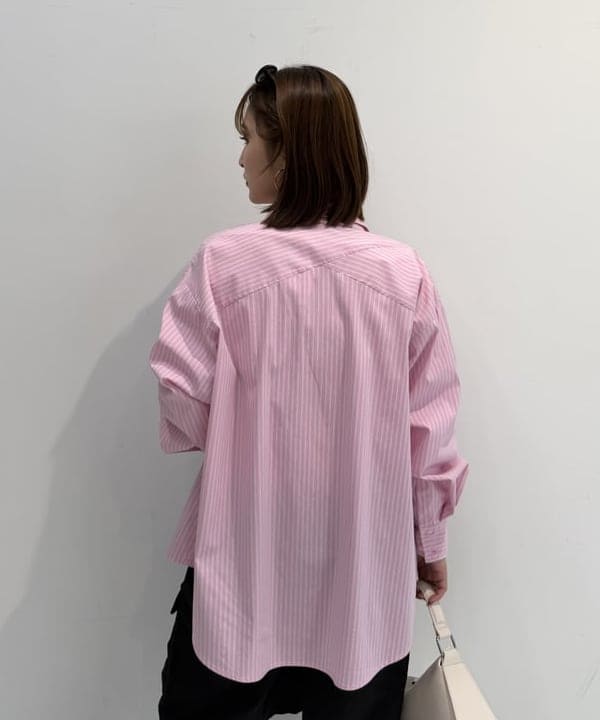 松本 佳菜子さんの「BEAMS WOMEN｜ストライプ ビッグ シャツ」を使ったコーディネート