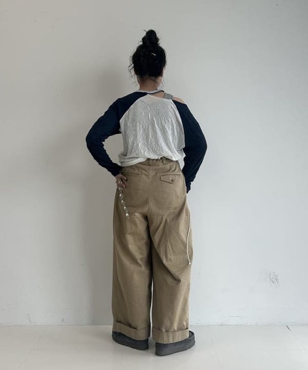 清水 彩乃さんの「BEAMS WOMEN｜ワッシャー ラグラン アレンジ ロングスリーブ」を使ったコーディネート