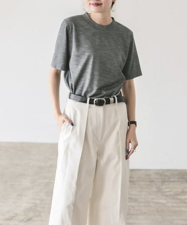 SANOさんの「BEAMS WOMEN｜【別注】スタイリスト佐藤佳菜子 &times; SLOANE / ウール混 クルーネック  Tシャツ」を使ったコーディネート