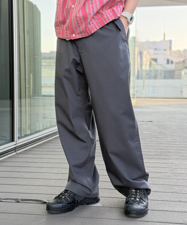 BAKU(東江 漠)さんの「BEAMS WOMEN｜【別注】Gramicci / ワイド ツイルパンツ」を使ったコーディネート