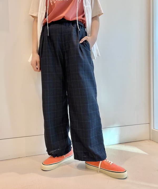 おのすさんの「BEAMS WOMEN｜【別注】Gramicci / チェック イージーパンツ」を使ったコーディネート